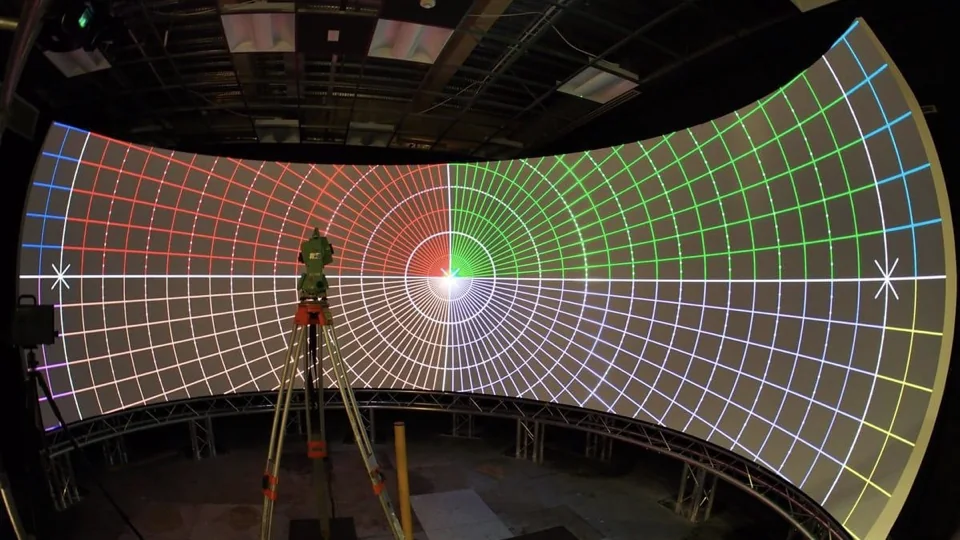 Immersive gebogen LED scherm