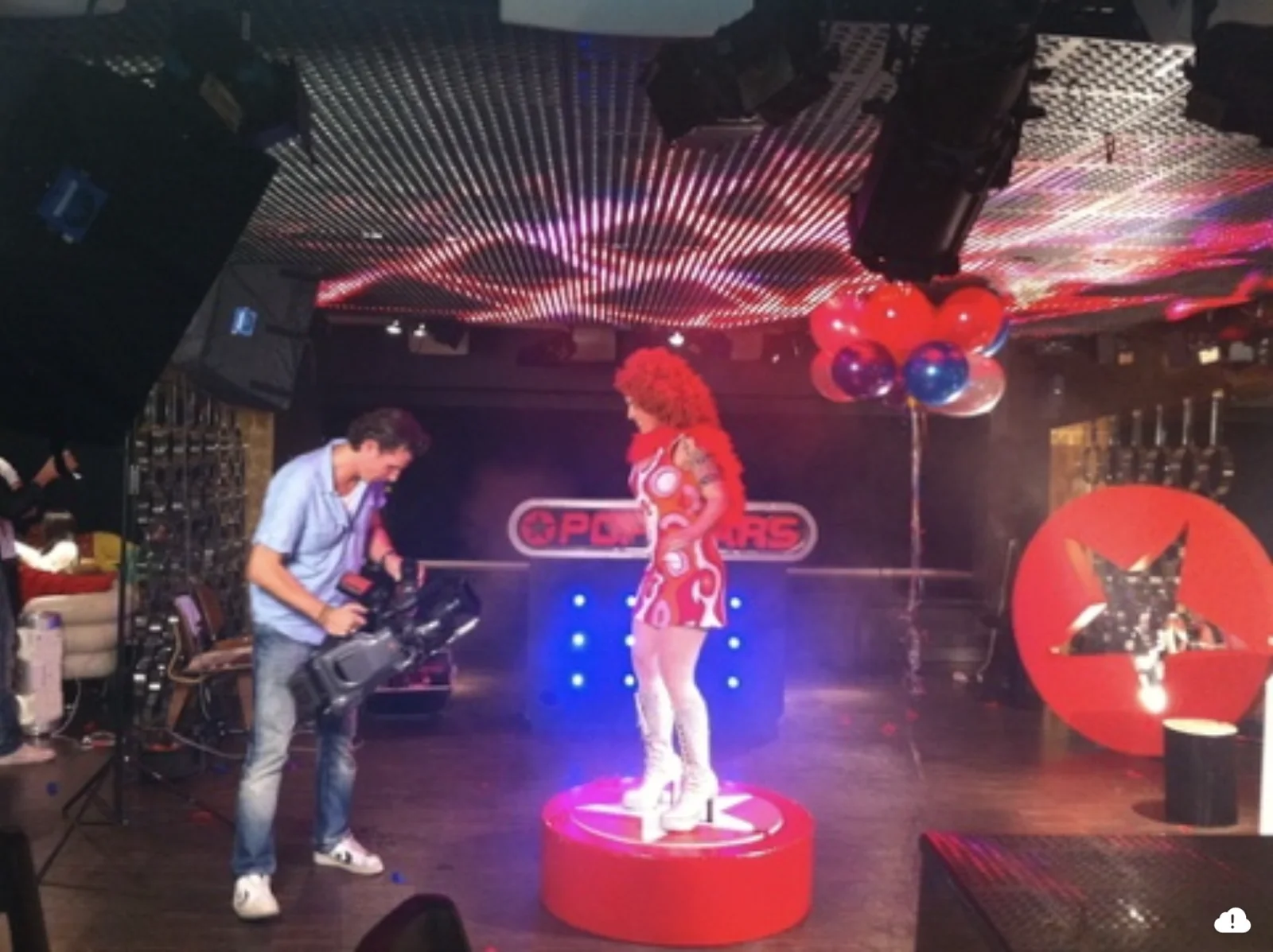 Ruimtelijke LED-installatie tijdens een clubproductie