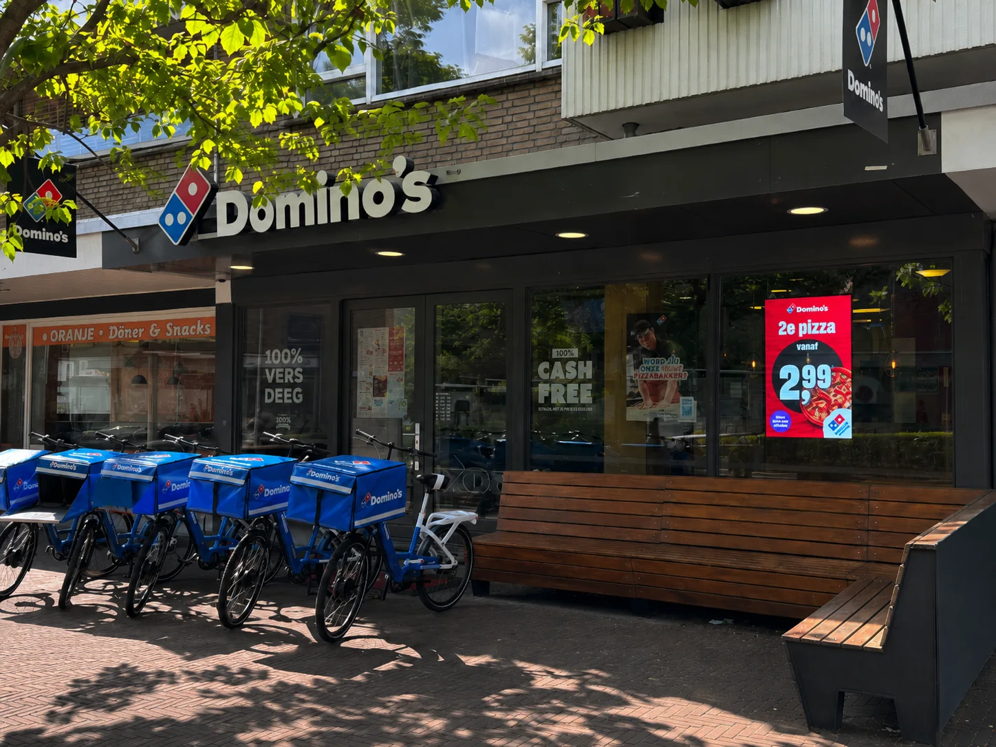 ShopFront bij een Domino's vestiging